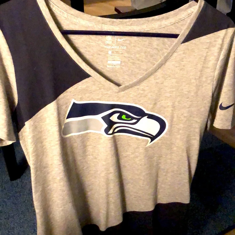 ❌SOLD❌ NWOT Seattle Seahawks Nike NFL Womens T-Shirt Medium - Picture 3 of 6